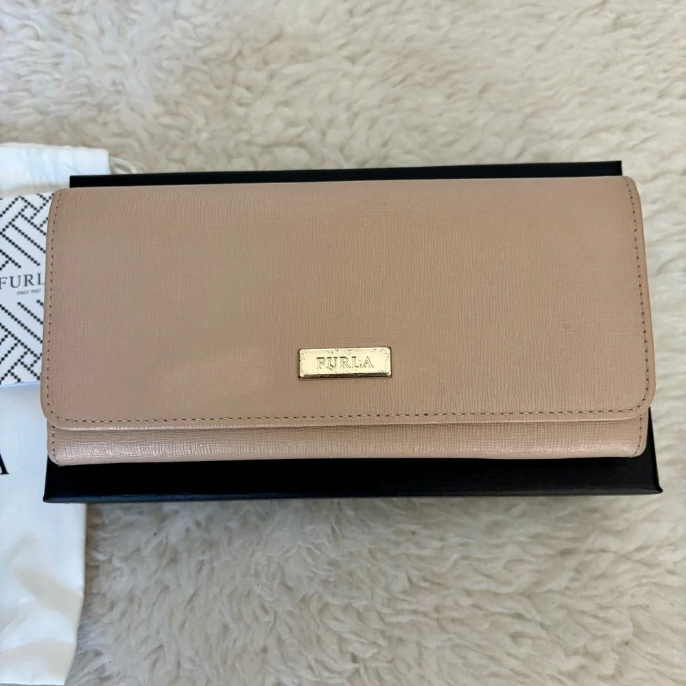 Furla Women's Beige long Wallet w/ Dustbag/Cards/box